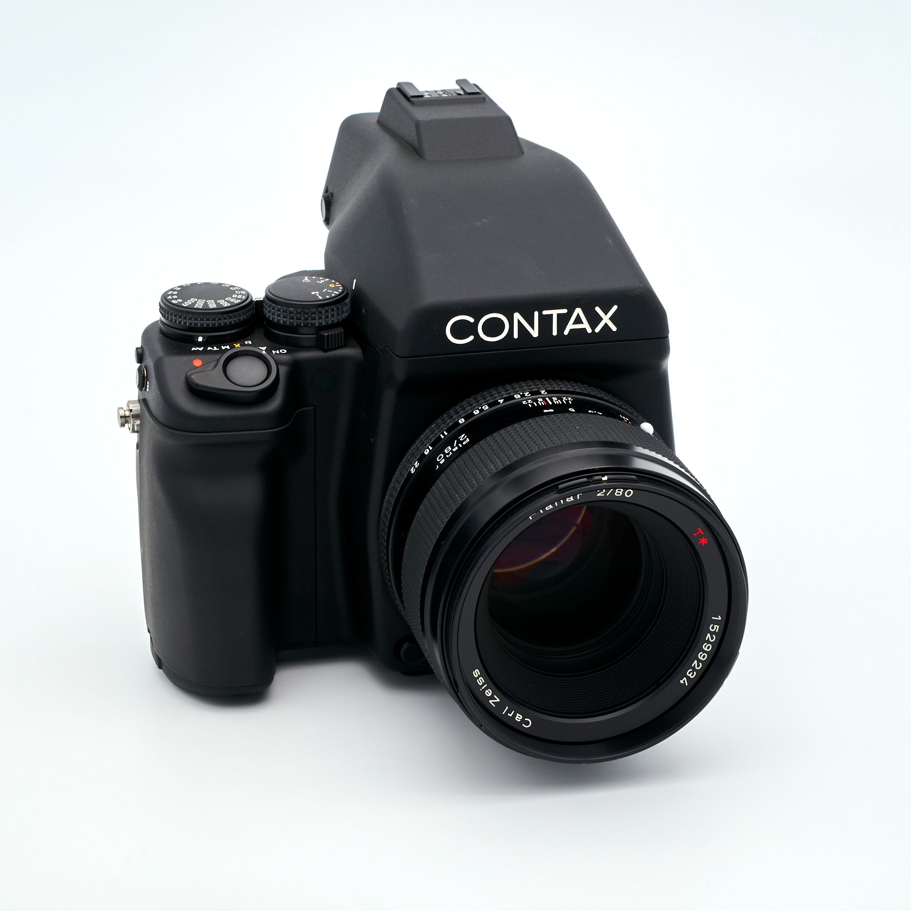Contax 645 (S/N 017435) Set incl. Carl Zeiss Planar T* 2/80mm (S/N 15299234) & Accessories