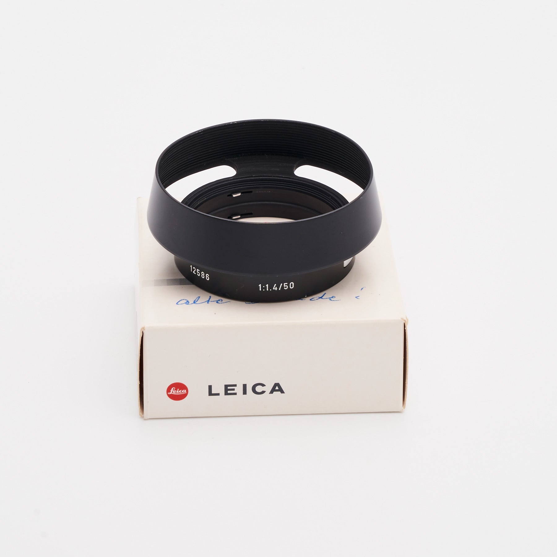 Leica Lens Hood 12586 (int. S/N 0388)