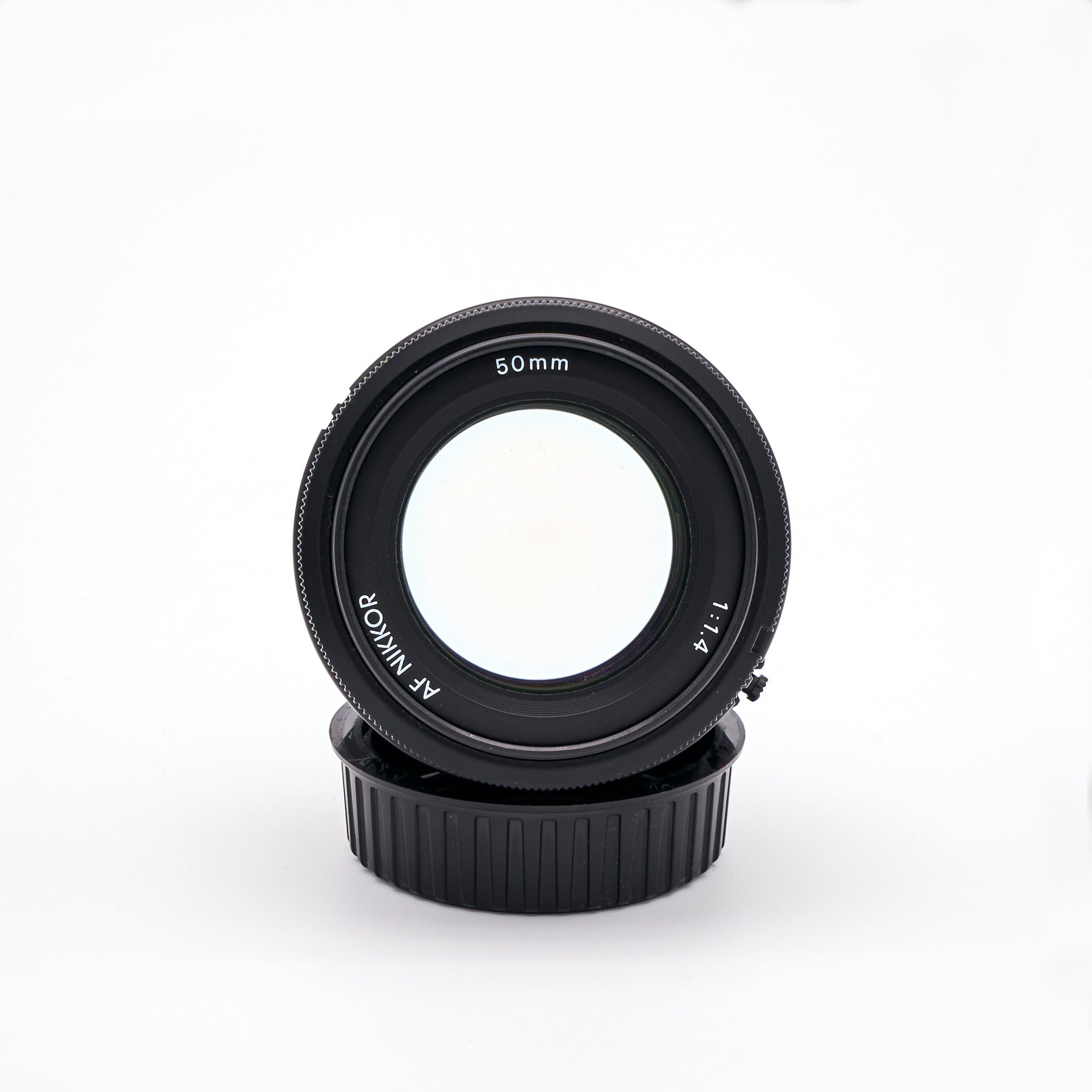 Nikon AF Nikkor 1.4/50mm (S/N 2073012)