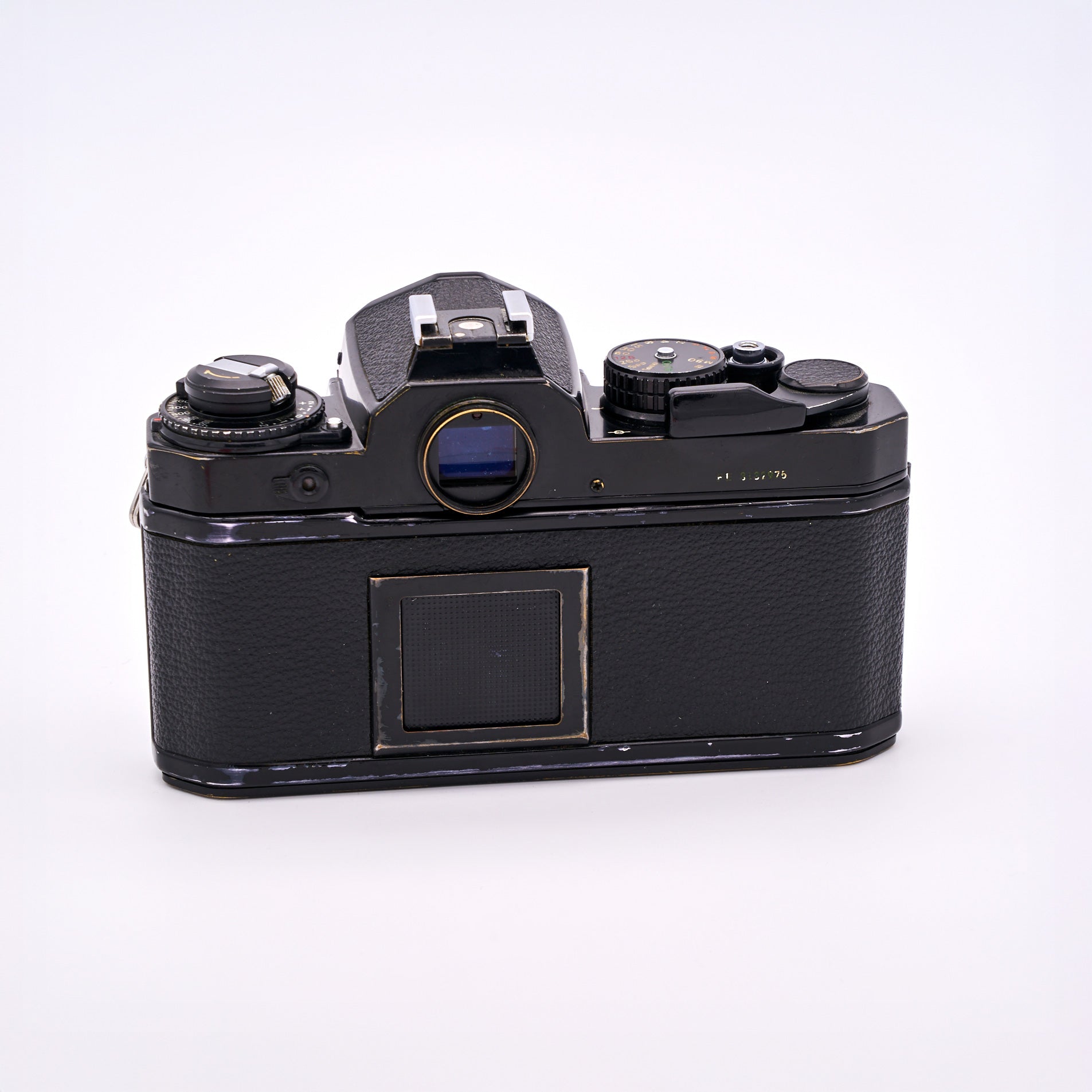 Nikon FE (S/N FE 3132975)