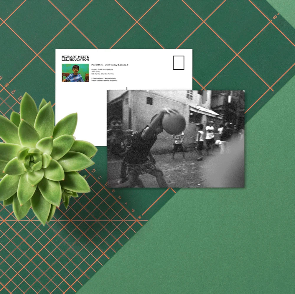 John Wesley C. Viloria - Play With Me - Print Postcard - Projekt Street Photography